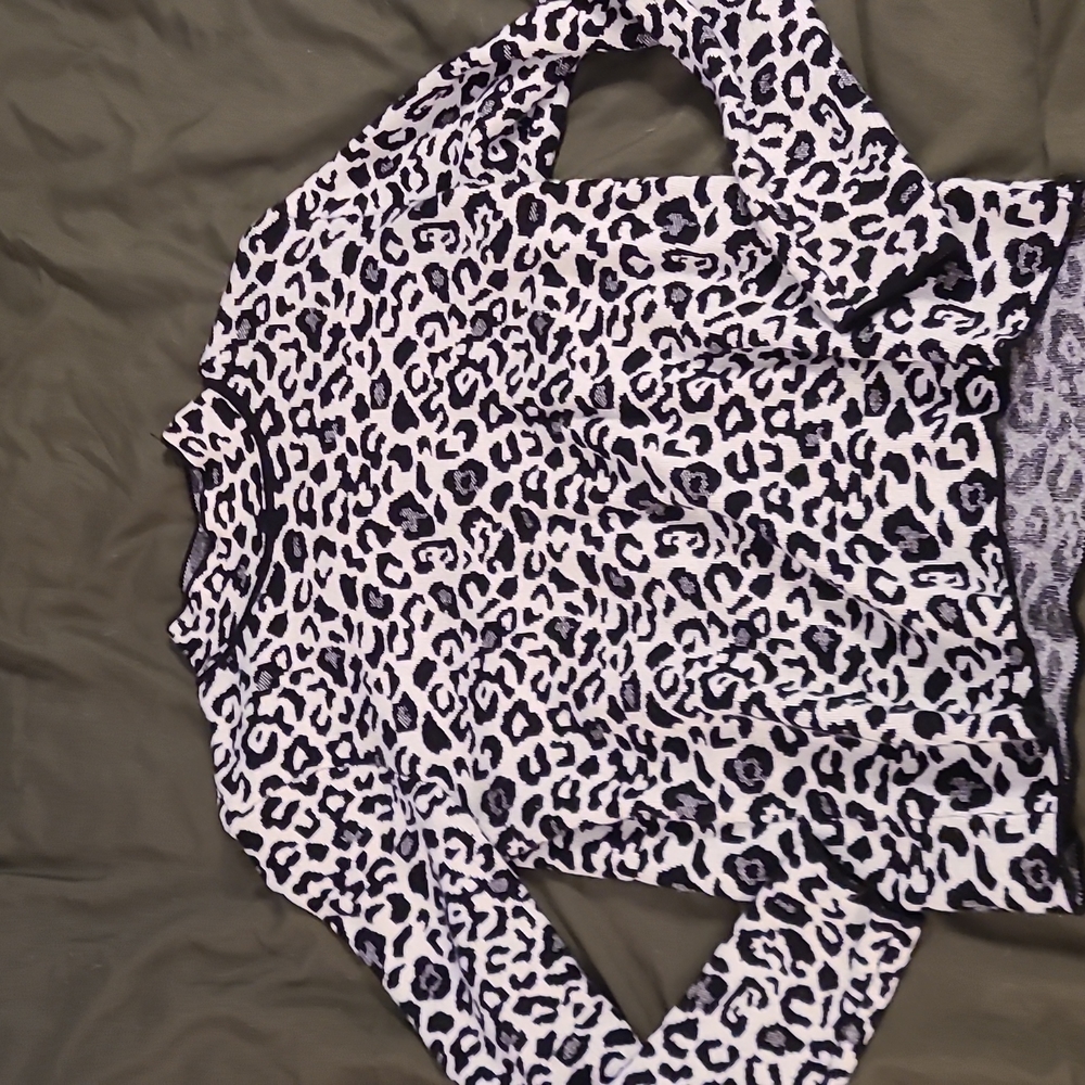 Tight Fitting Black Leapord Sweater